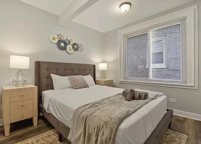 Modern 4bd 2ba Family Bensenville